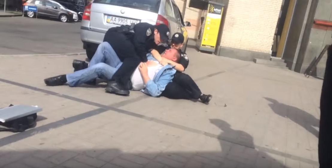 Киевские копы действуют жестко и незаконно